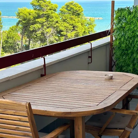 Blue Sea Apartment *