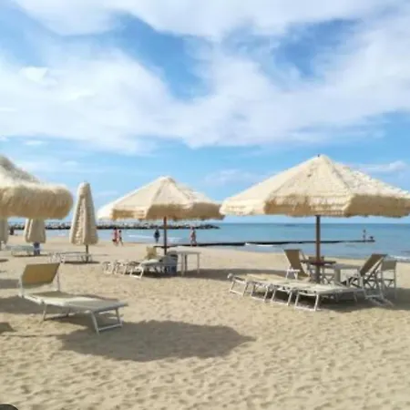 Blue Sea Apartment *